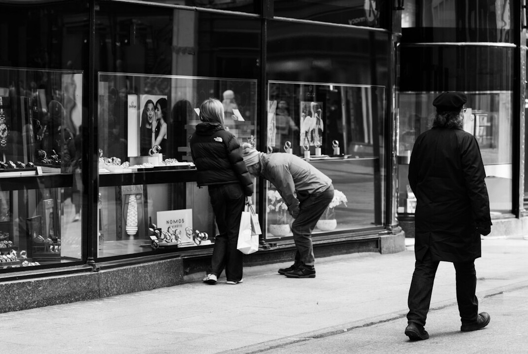 store detective catching thief