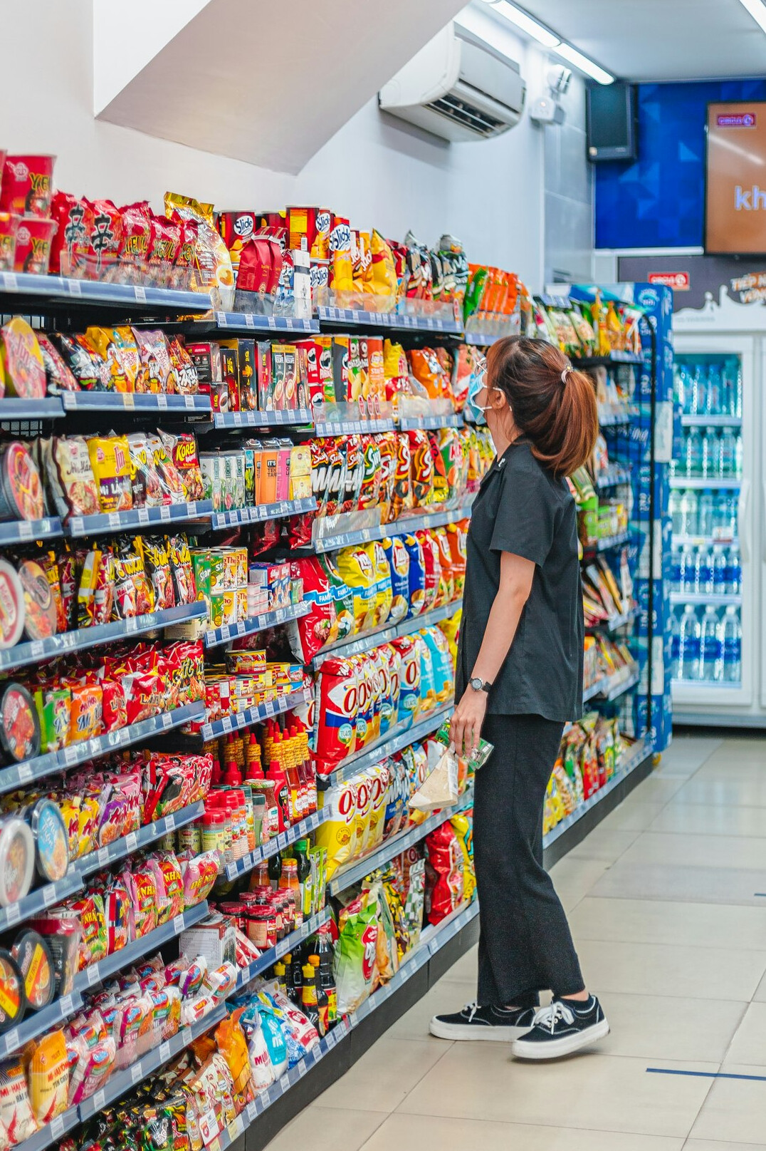 retail security guard in store